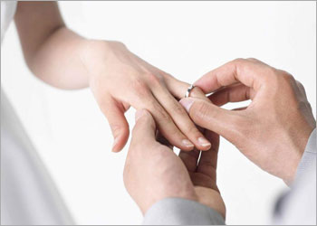 Как выбрать обручальные кольца? Советы по выбору свадебных колец.